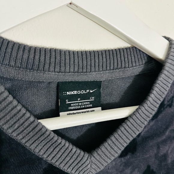 Nike Gray V-Neck Sweater with Soft Texture US SMALL - Picture 3 of 3